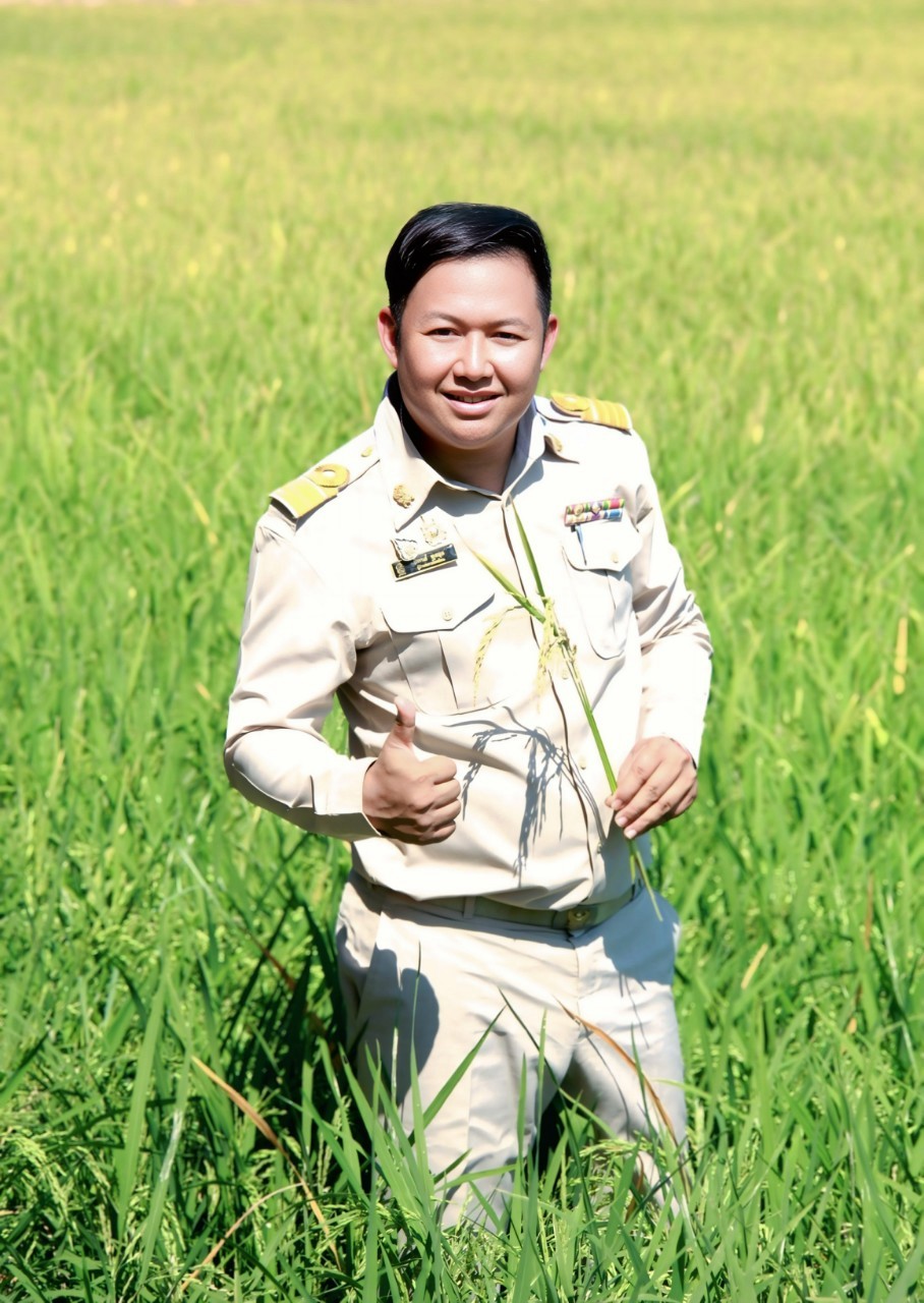 นายประเสริฐ  รักโรงเรียน